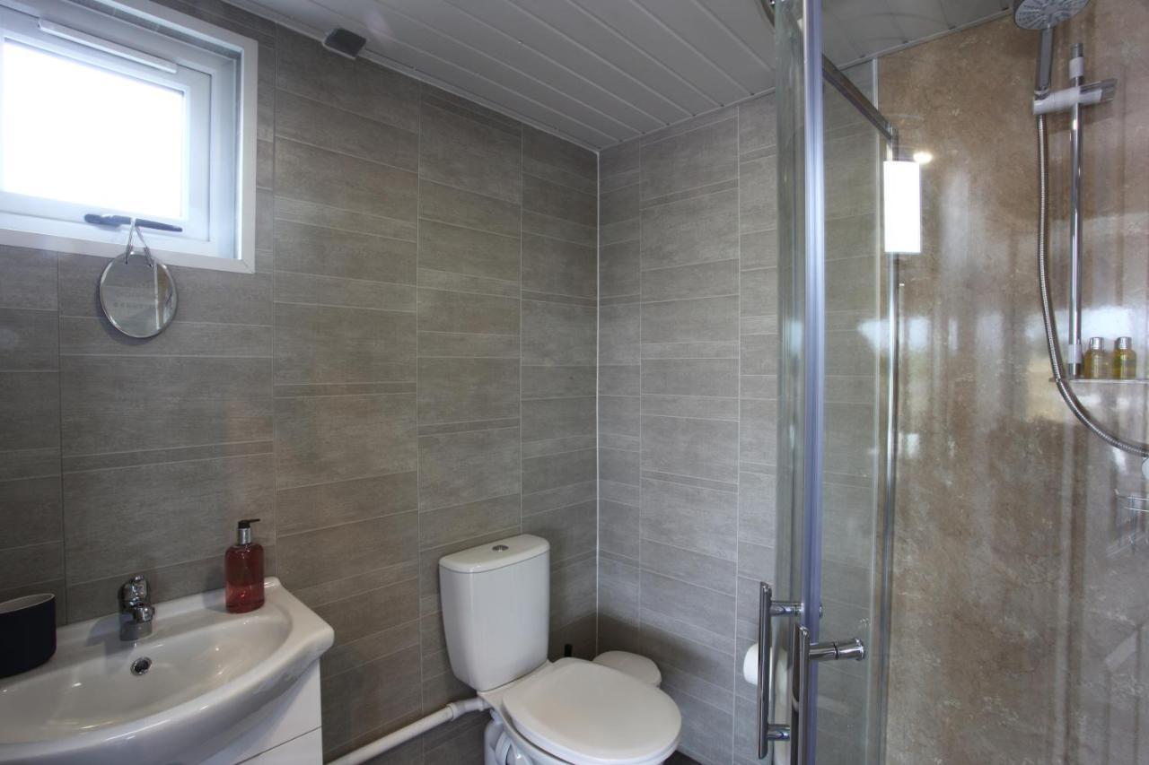 Deerfin Rentals Private Chalet With Hot Tub Ballymena Luaran gambar