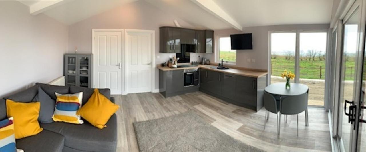 Deerfin Rentals Private Chalet With Hot Tub Ballymena Luaran gambar
