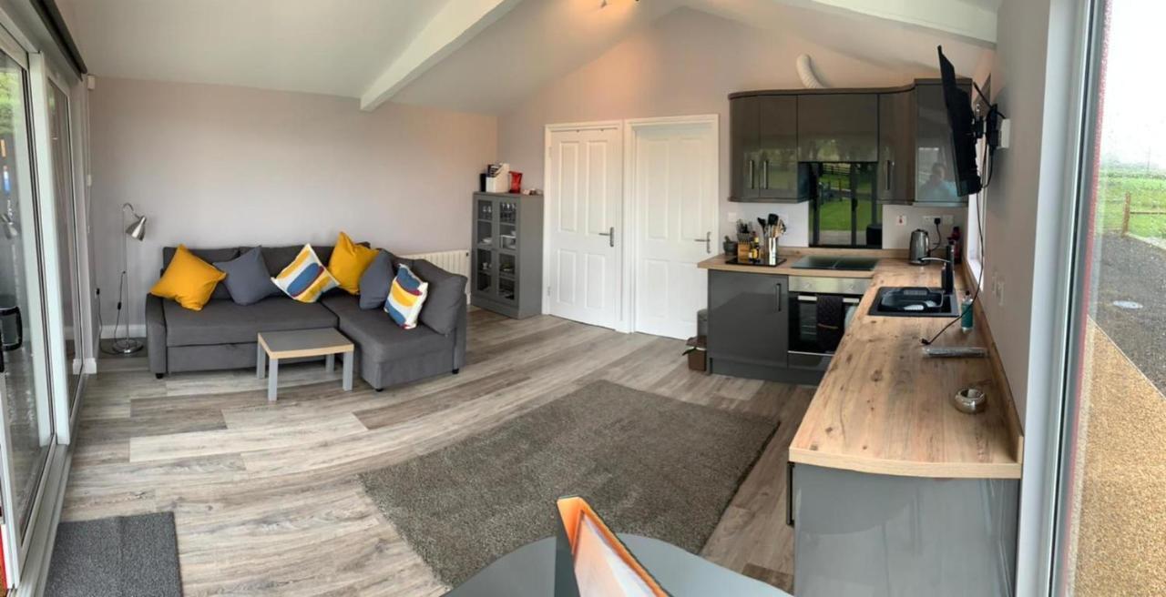 Deerfin Rentals Private Chalet With Hot Tub Ballymena Luaran gambar
