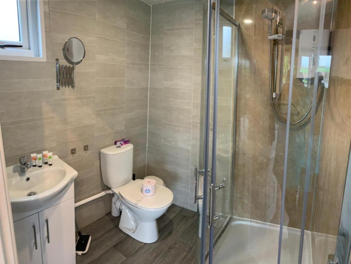 Deerfin Rentals Private Chalet With Hot Tub Ballymena Luaran gambar