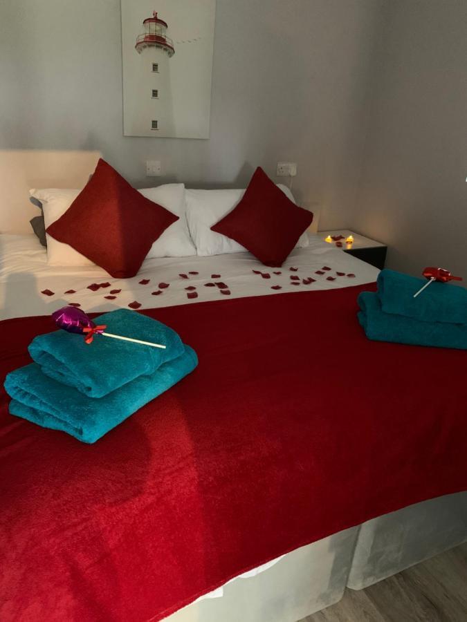 Deerfin Rentals Private Chalet With Hot Tub Ballymena Luaran gambar