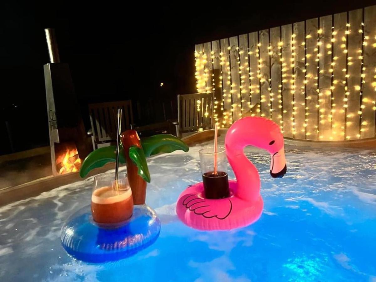Deerfin Rentals Private Chalet With Hot Tub Ballymena Luaran gambar