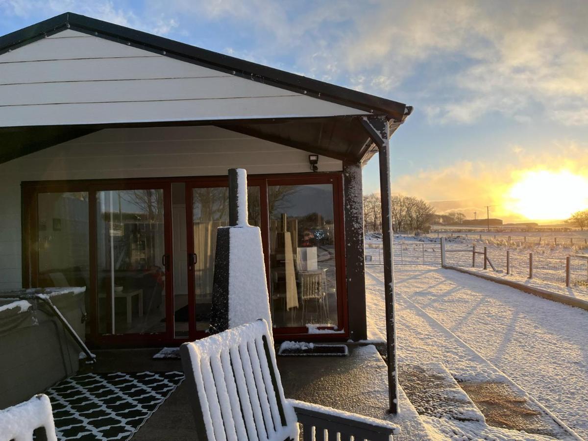 Deerfin Rentals Private Chalet With Hot Tub Ballymena Luaran gambar