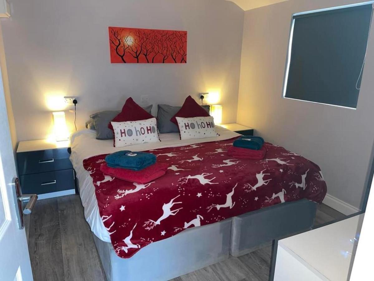 Deerfin Rentals Private Chalet With Hot Tub Ballymena Luaran gambar