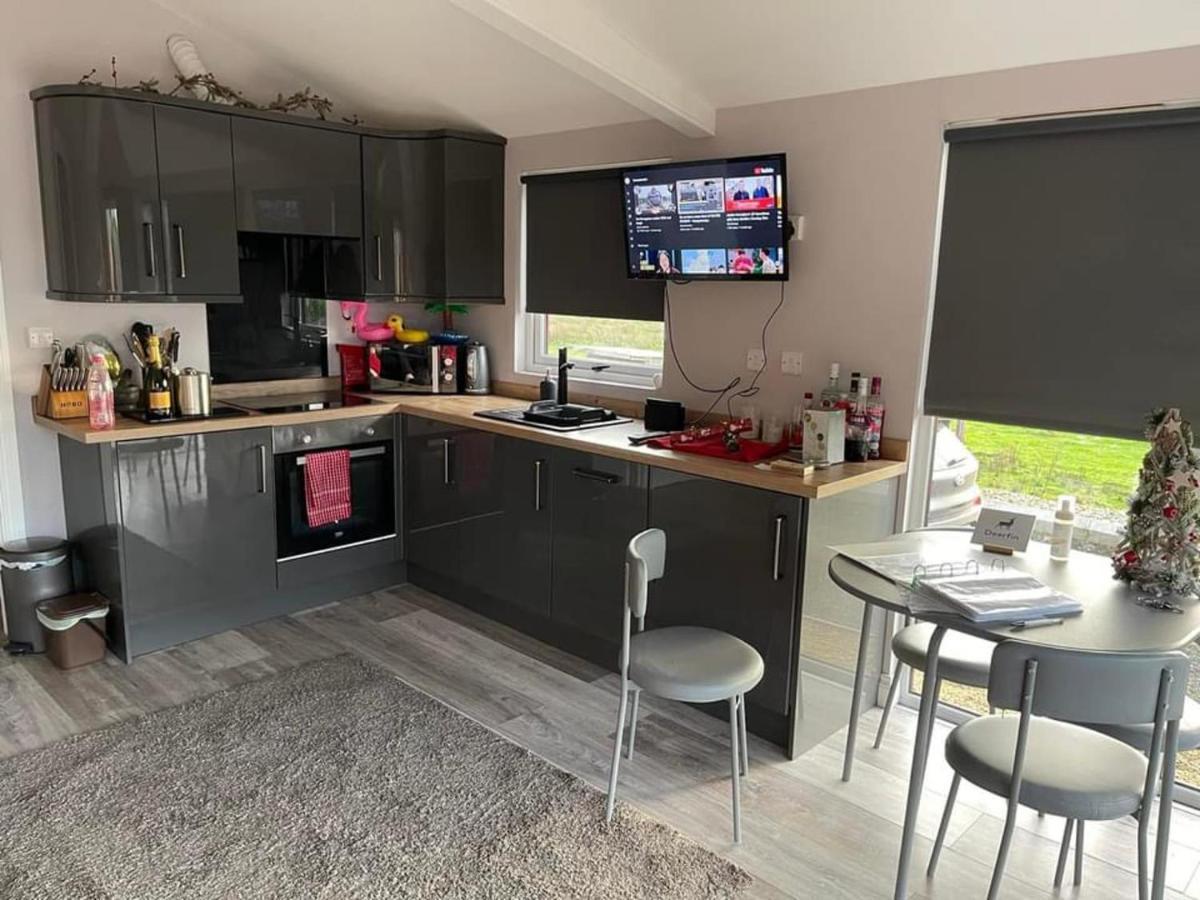 Deerfin Rentals Private Chalet With Hot Tub Ballymena Luaran gambar