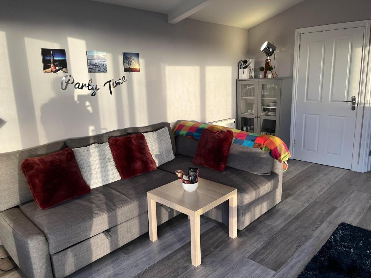 Deerfin Rentals Private Chalet With Hot Tub Ballymena Luaran gambar