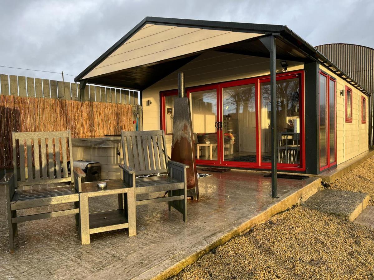 Deerfin Rentals Private Chalet With Hot Tub Ballymena Luaran gambar